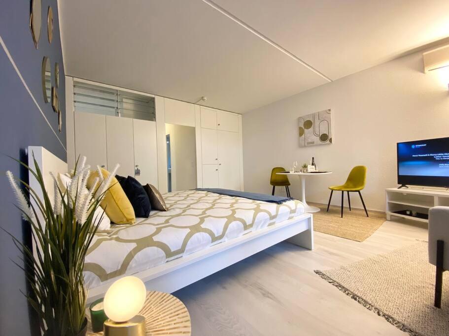 Luganersee, Pool, Strand, Parkplatz, Suite بيسون المظهر الخارجي الصورة
