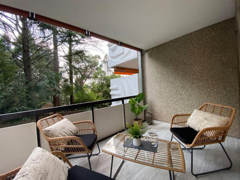 Luganersee, Pool, Strand, Parkplatz, Suite بيسون المظهر الخارجي الصورة
